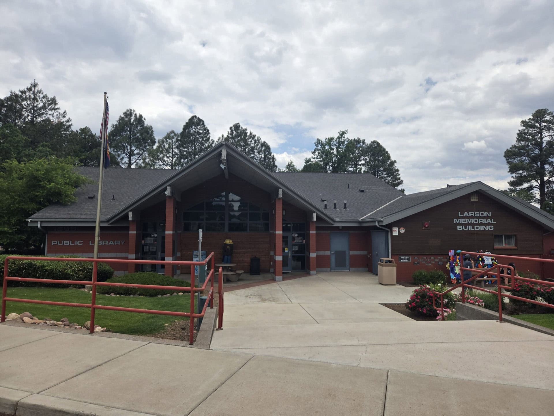 Exterior of Pinetop Lakeside Public Library