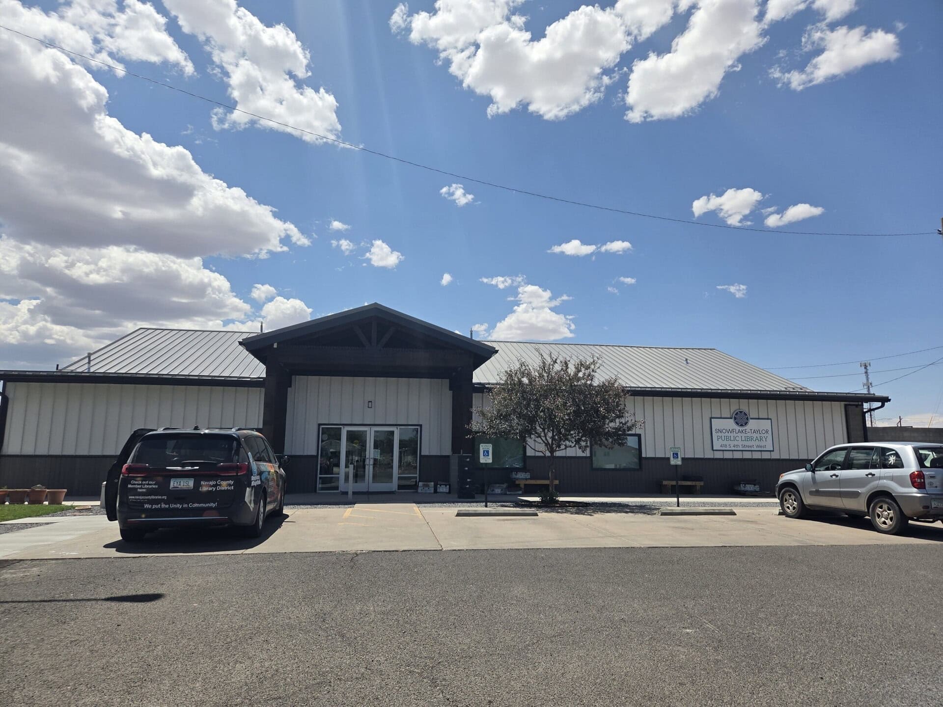 Exterior of Snowflake Taylor Public Library